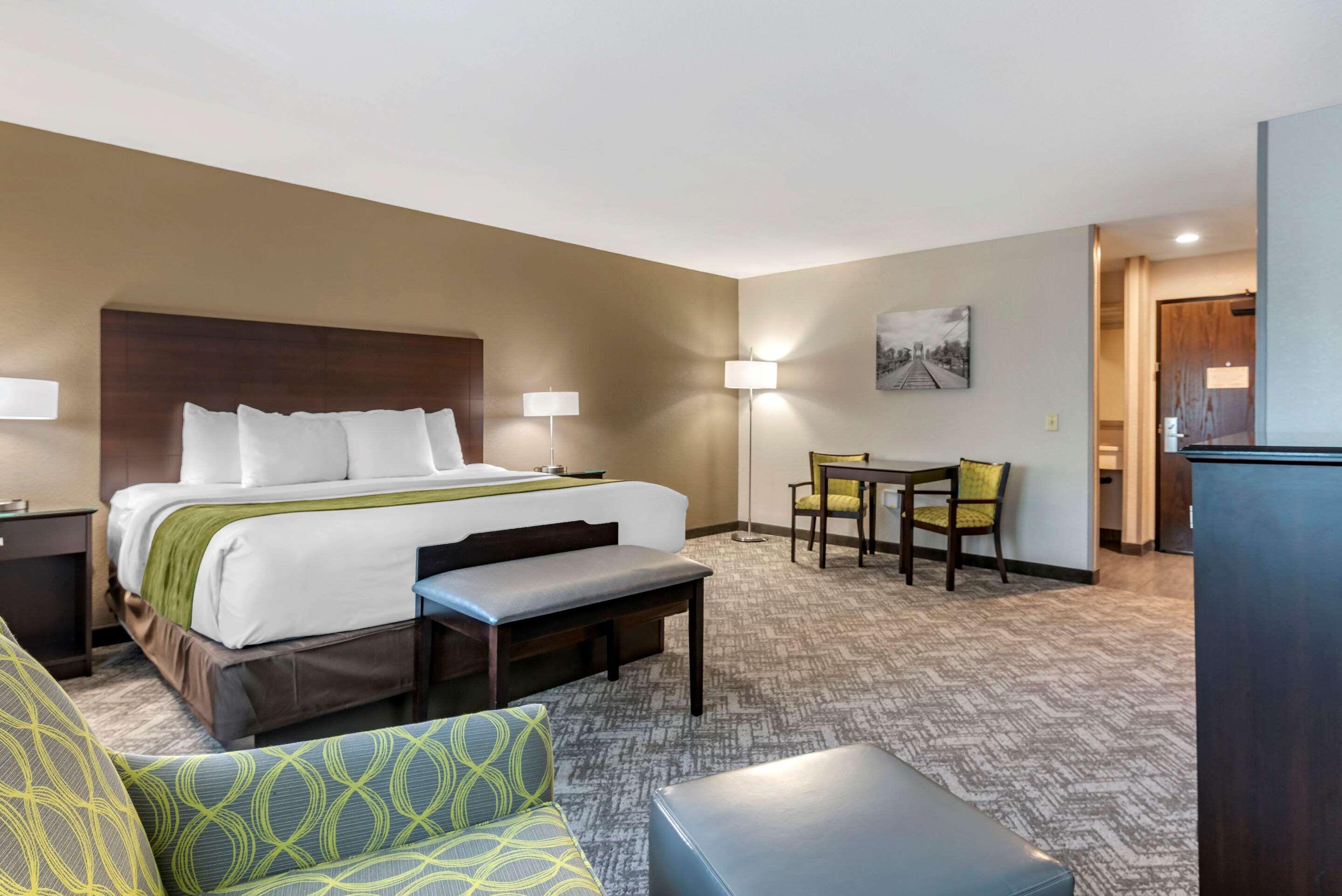 Comfort Inn & Suites Tualatin - Lake Oswego South Exterior photo