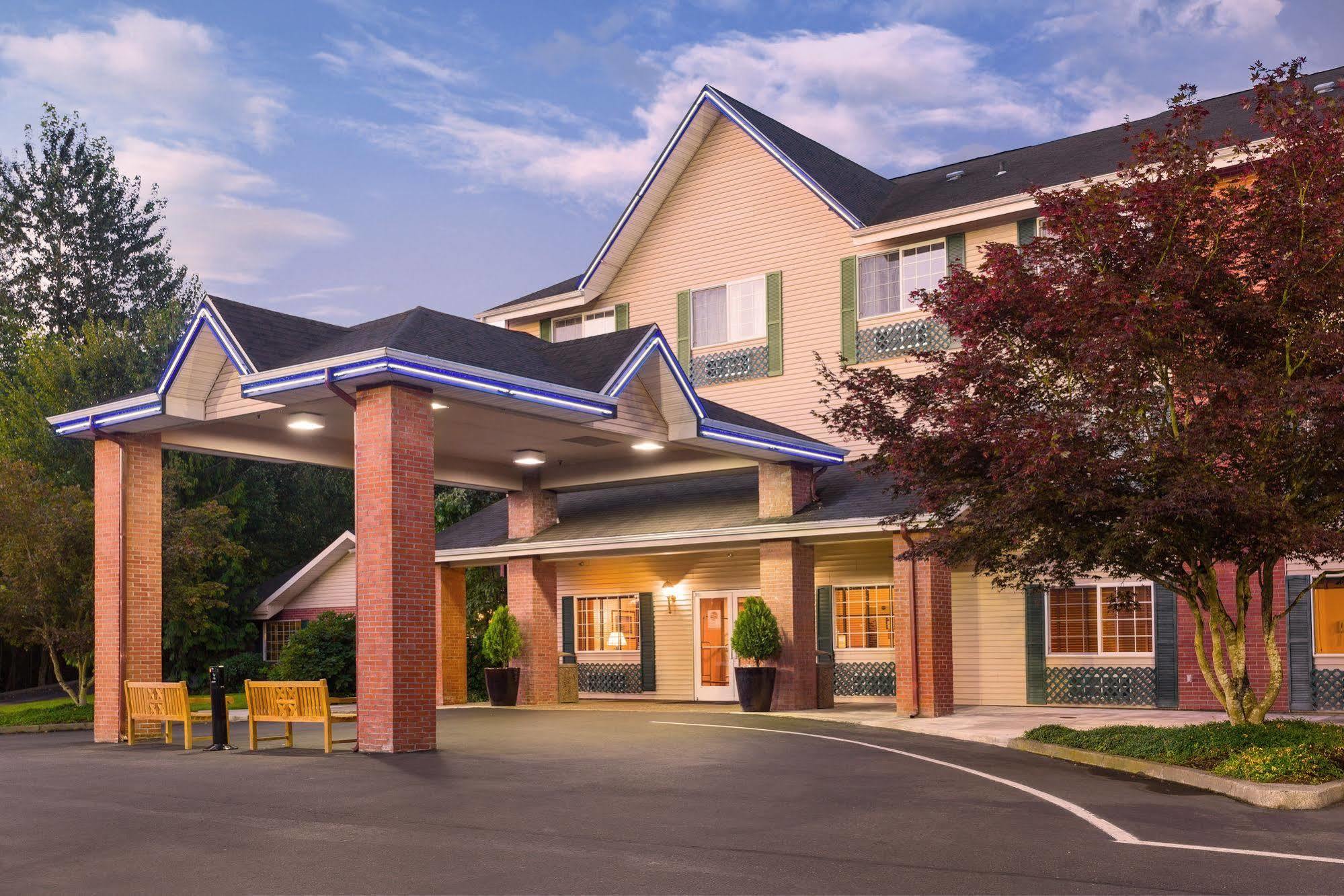 Comfort Inn & Suites Tualatin - Lake Oswego South Exterior photo