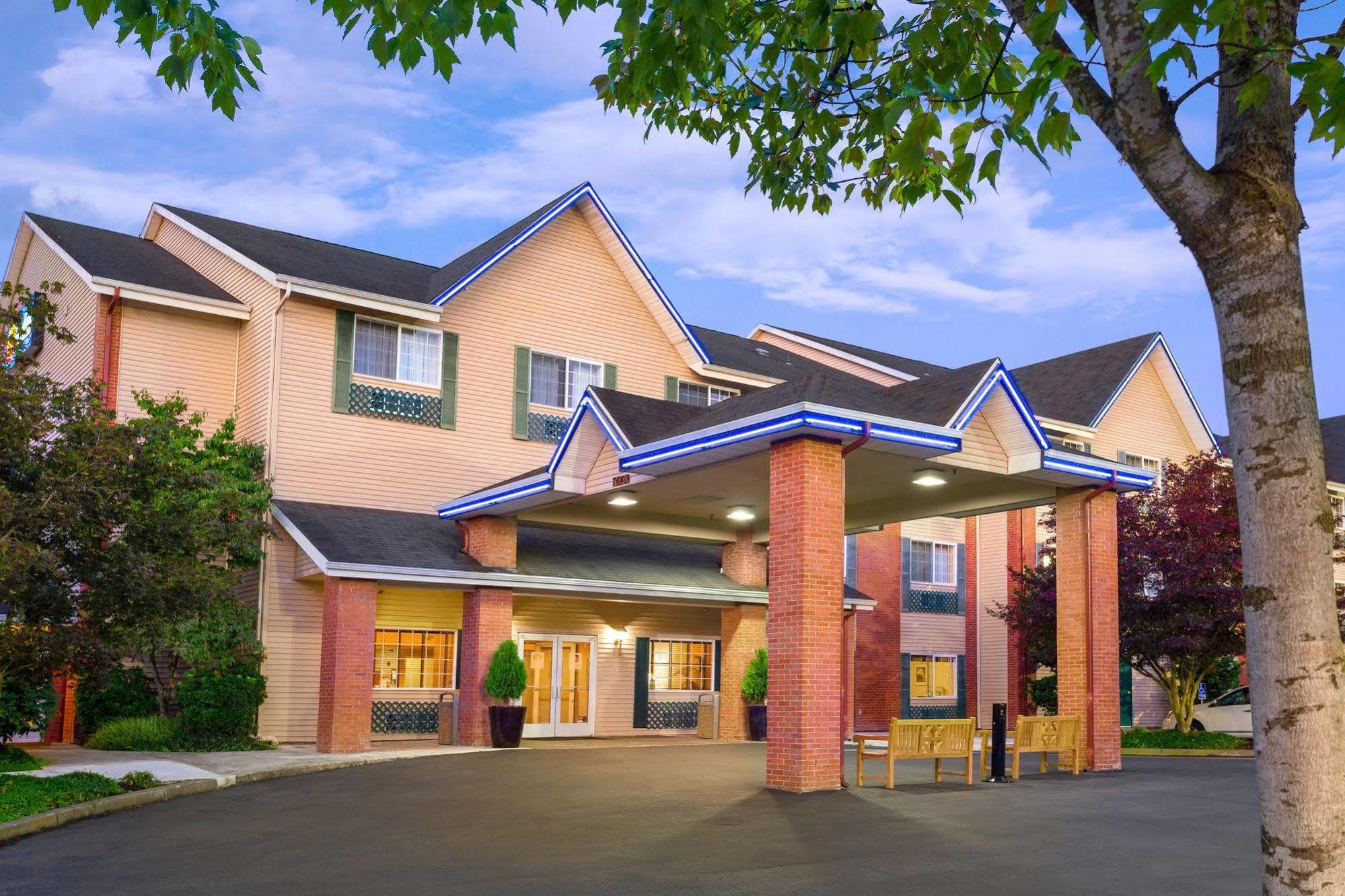 Comfort Inn & Suites Tualatin - Lake Oswego South Exterior photo